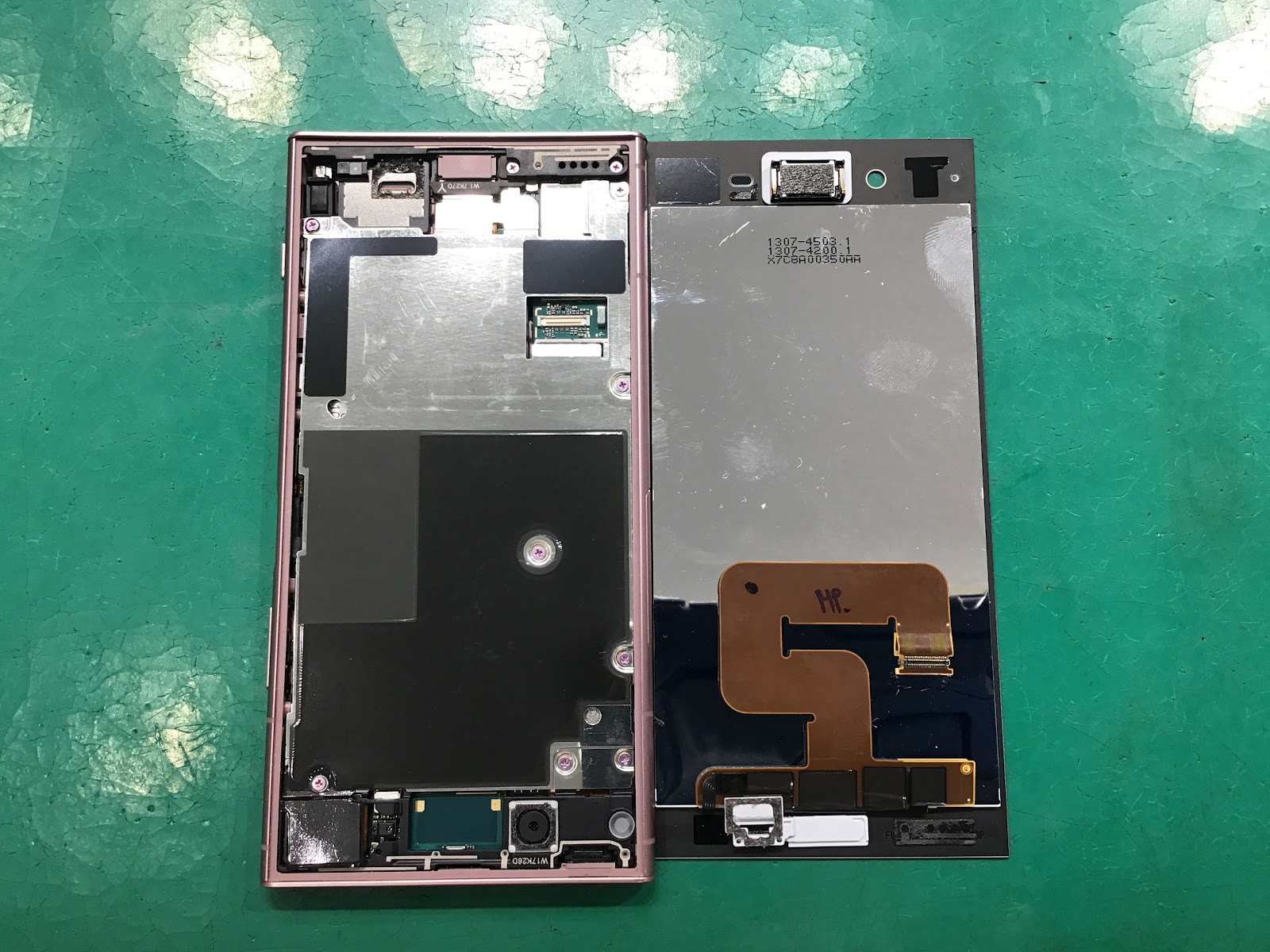 Xperia XZ1(エクスペリア)の修理はデータそのまま・最短即日修理のスマホ修理工房中野ブロードウェイ店にご相談ください！！